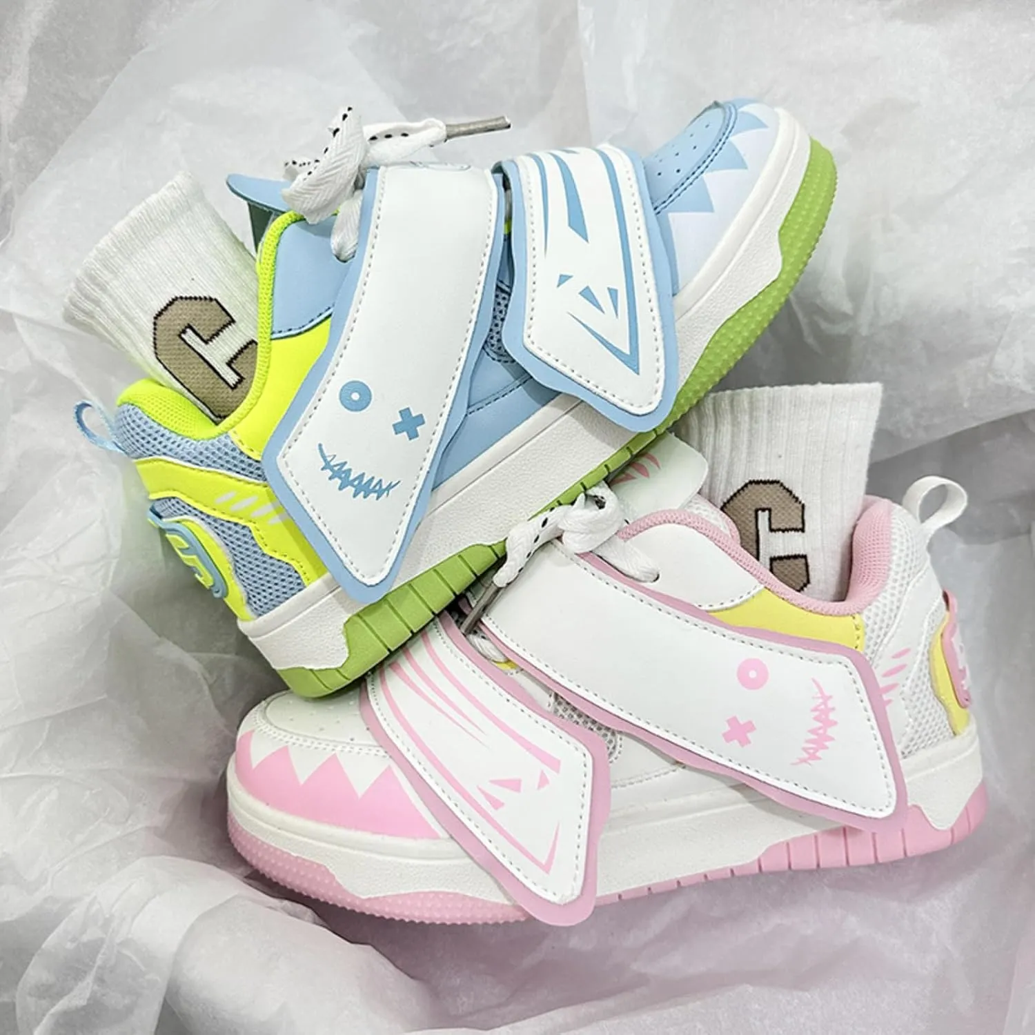 Cute Sneakers for Women Graffiti Smile Hook & Loop Decor Skate Shoes Lace-Up Thick Sole Height Increase Walking Shoes