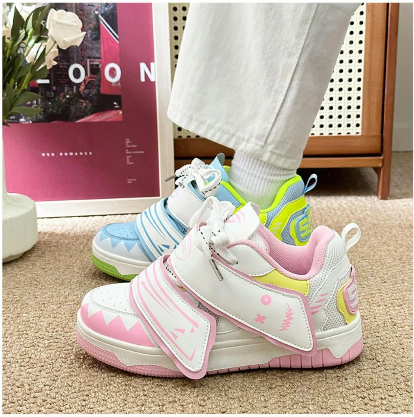 Cute Sneakers for Women Graffiti Smile Hook & Loop Decor Skate Shoes Lace-Up Thick Sole Height Increase Walking Shoes