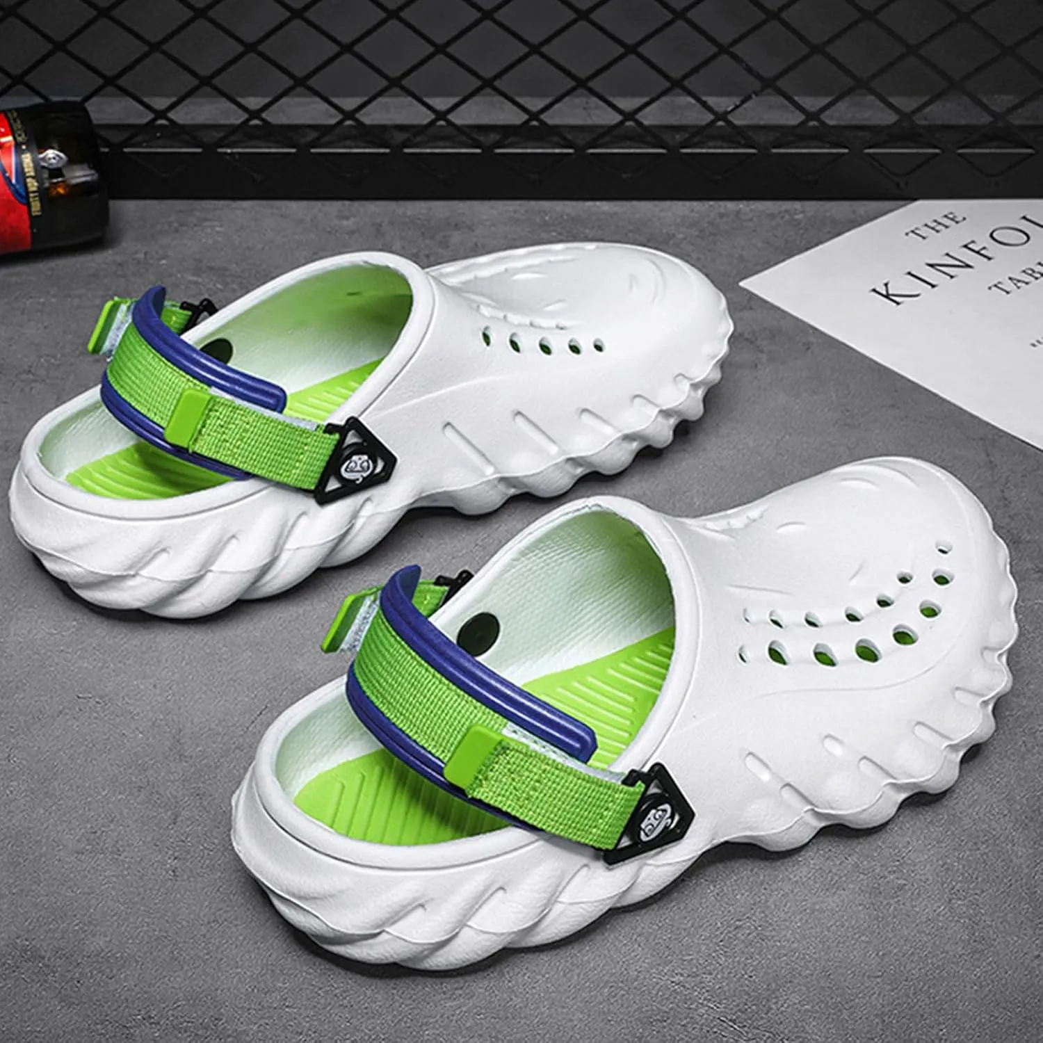 Fashion Men's Clogs Non-slip Comfortable Foam Running Shoes Indoor Outdoor Cloud Slippers Pillow Sandals Women's Fashion Classic Summer Trend Beach Shoes Slippers