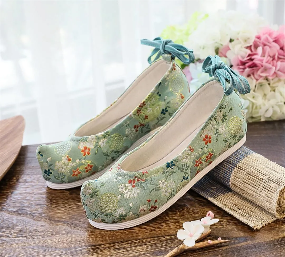 Floral Embroidered Women Pointy Toe Chinese Hanfu Platform Shoes Retro Ladies Soft Sneakers