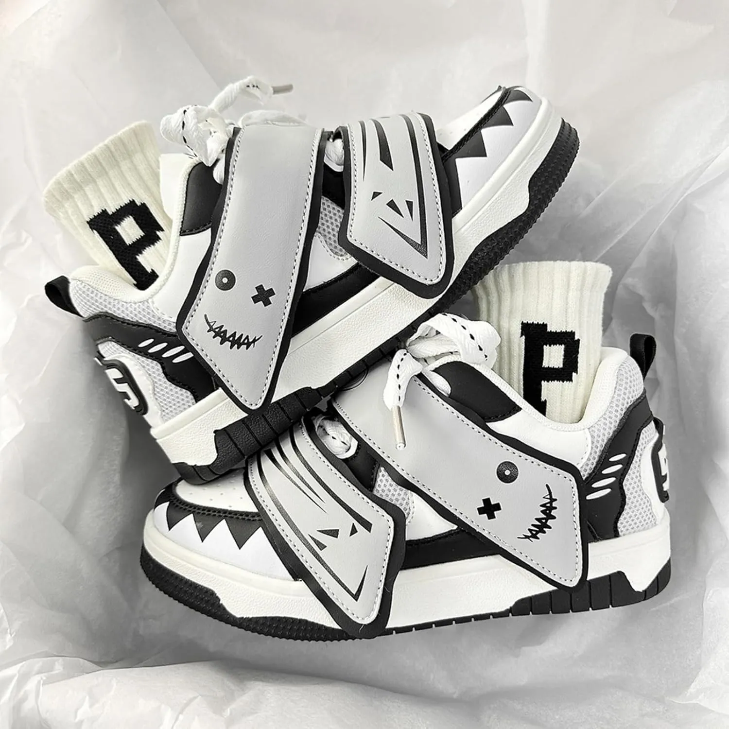 Graffiti Happy Face Hook & Loop Sneakers Women Skate Shoes Y2K Aesthetic Height Increase Casual Outfit Walking Shoes