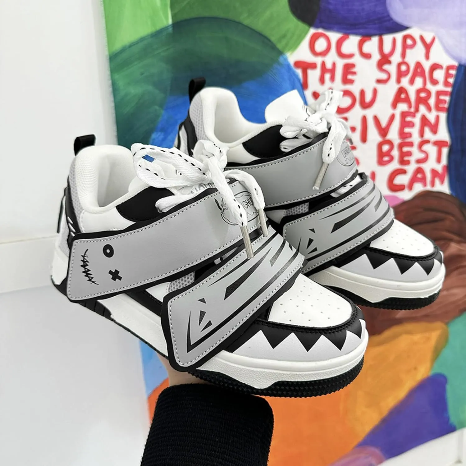 Graffiti Happy Face Hook & Loop Sneakers Women Skate Shoes Y2K Aesthetic Height Increase Casual Outfit Walking Shoes