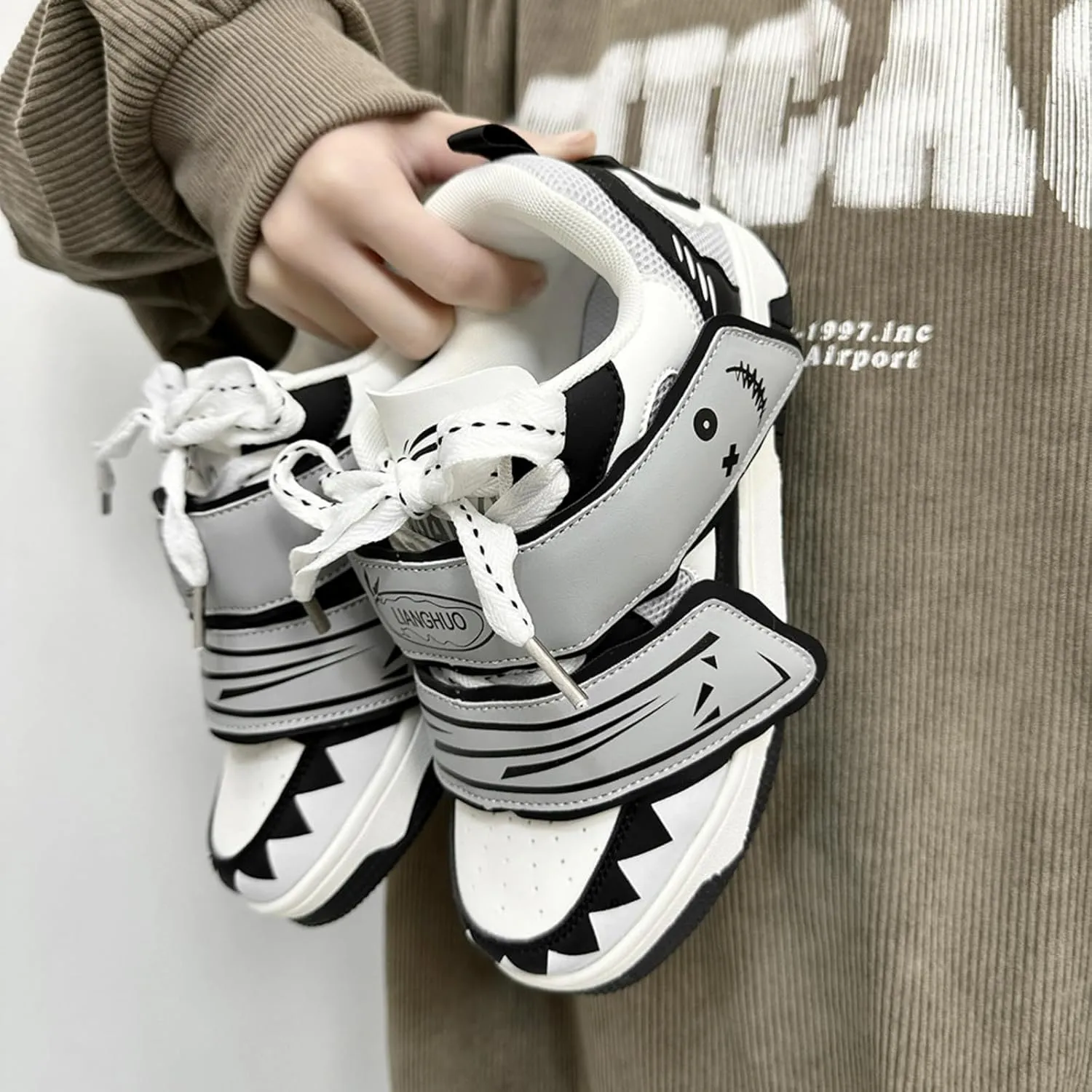 Graffiti Happy Face Hook & Loop Sneakers Women Skate Shoes Y2K Aesthetic Height Increase Casual Outfit Walking Shoes