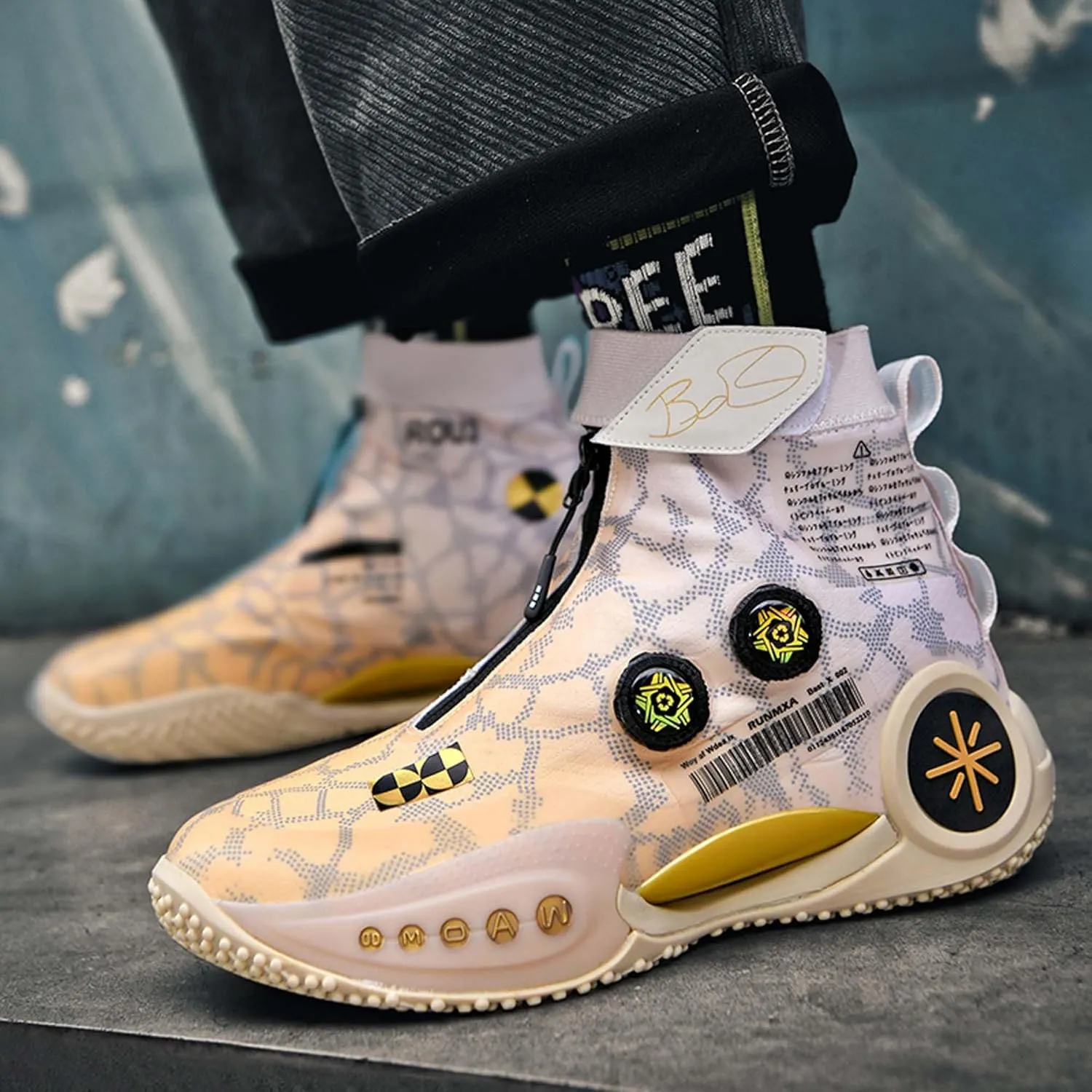 Mens and Womens High Top Buckle Closed Basketball Sneakers Comfortable Breathable Casual Walking Shoes High Elasticity Running Shoes Tennis Shoes Tennis Competition Shoes Non Slip High Jump Sneakers