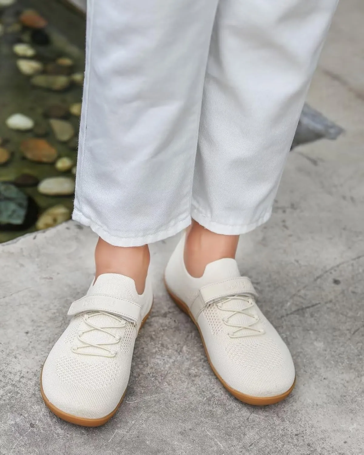 Women’s Wide Toe Walking Shoes Casual Tennis Gym Athletic Flats Slip-on Sneakers with Hook and Loop Strap